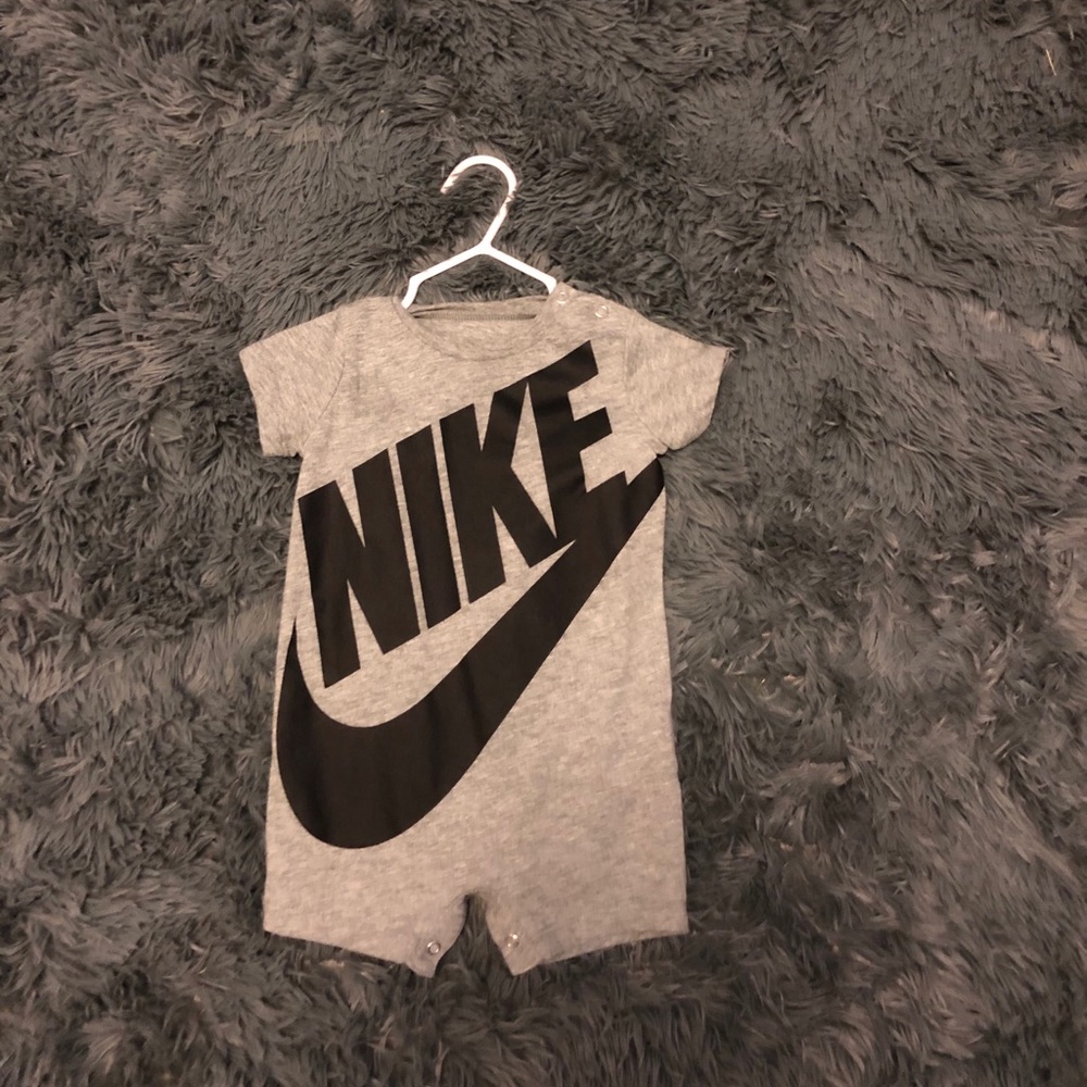 Grey NIKE outfit